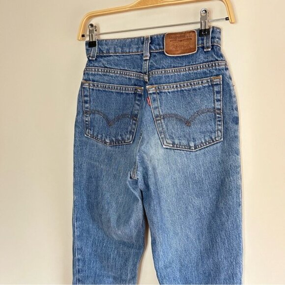 Vintage Levi's Slim Fit Medium Wash size 27 - Picture 2 of 8